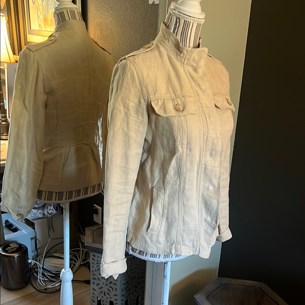 🛑 1 hour sale. MaxMara, size 6, Tan Lightweight Jacket